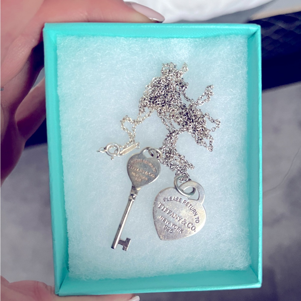 Return to Tiffany heart and key necklace